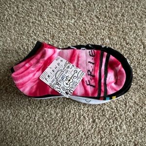 5 pairs FRIENDS socks, never worn